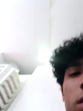 Snapshot of alexander32r chatting on 09.12.25 alexander32r online show from 09.12.25