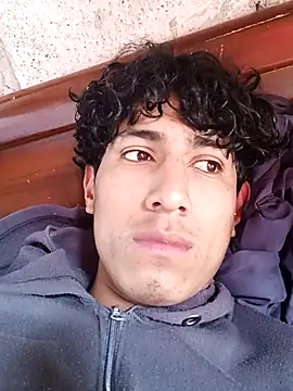 Snapshot of alexander32r chatting on 09.21.25 alexander32r online show from 09.21.25