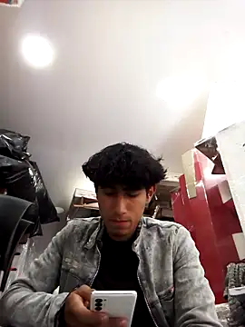 Snapshot of alexander32r chatting on 09.24.25 alexander32r online show from 09.24.25