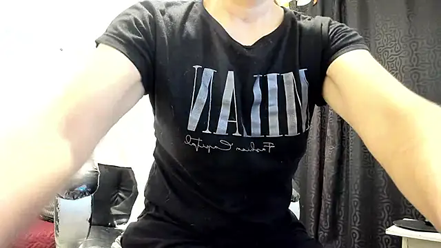 Snapshot of Milf_karlye chatting on 07.16.26 Milf karlye online show from 07.16.26