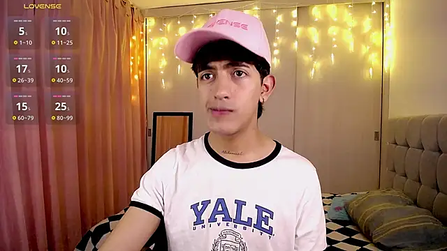 Snapshot of teobowny_ chatting on 12.14.24 teobowny online show from 12.14.24