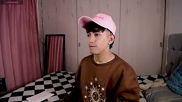 Snapshot of teobowny_ chatting on 12.19.24 teobowny online show from 12.19.24