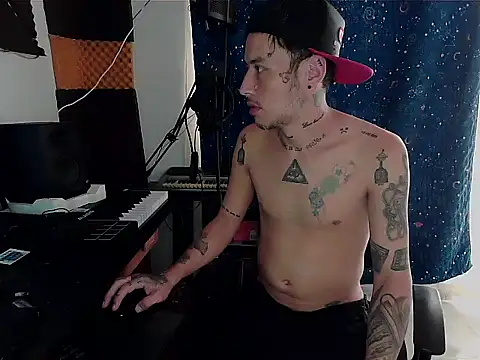 Snapshot of patrik_tattoo_ chatting on 12.11.24 patrik tattoo online show from 12.11.24