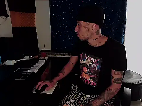 Snapshot of patrik_tattoo_ chatting on 12.30.24 patrik tattoo online show from 12.30.24