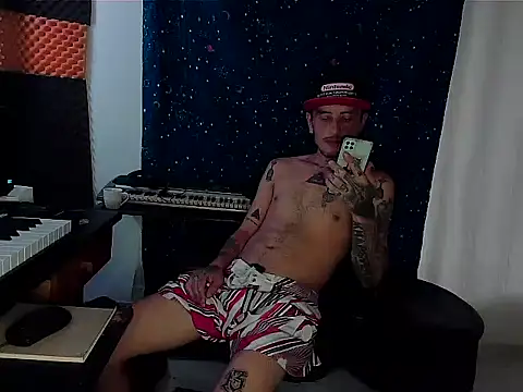 Snapshot of patrik_tattoo_ chatting on 01.28.25 patrik tattoo online show from 01.28.25