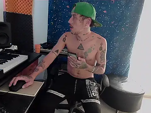 Snapshot of patrik_tattoo_ chatting on 01.29.25 patrik tattoo online show from 01.29.25