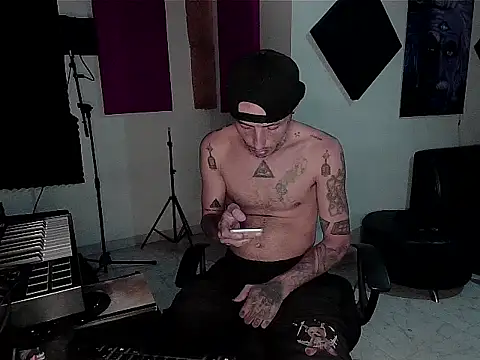 Snapshot of patrik_tattoo_ chatting on 11.24.25 patrik tattoo online show from 11.24.25