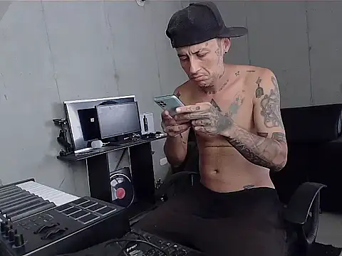 Snapshot of patrik_tattoo_ chatting on 02.06.26 patrik tattoo online show from 02.06.26