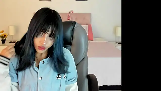 Kitty Pam online show from 03.05.25