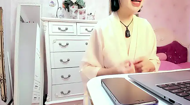 Snapshot of WJYD8 chatting on 12.06.24 WJYD8 online show from 12.06.24