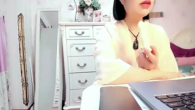 Snapshot of WJYD8 chatting on 12.24.24 WJYD8 online show from 12.24.24