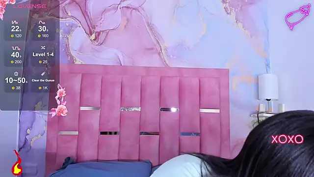 Snapshot of LizzMartin chatting on 03.04.25 LizzMartin online show from 03.04.25