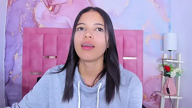 Snapshot of LizzMartin chatting on 03.05.25 LizzMartin online show from 03.05.25