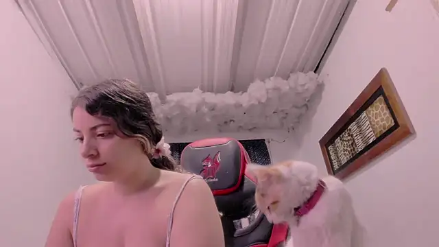 Snapshot of Lauu_G chatting on 09.29.25 Lauu G online show from 09.29.25