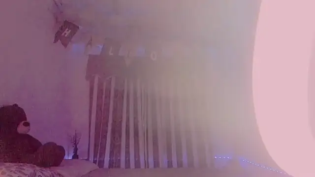 Snapshot of Lauu_G chatting on 10.12.25 Lauu G online show from 10.12.25