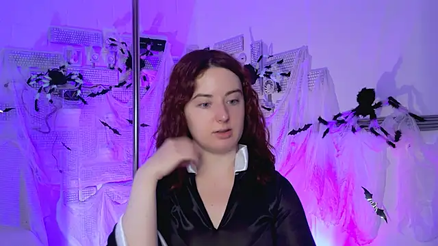 Snapshot of AnnTerry_ chatting on 10.21.25 AnnTerry  online show from 10.21.25