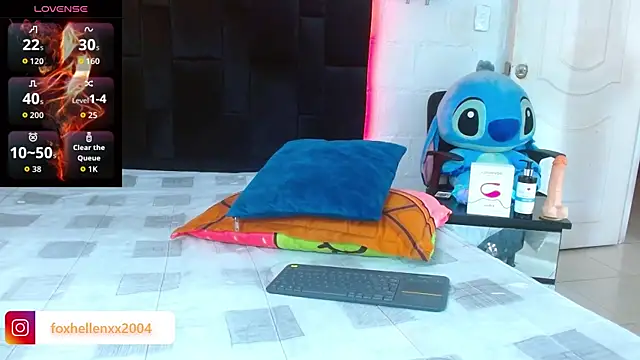 Snapshot of foxhellenxxxx chatting on 09.17.25 foxhellenxxxx online show from 09.17.25