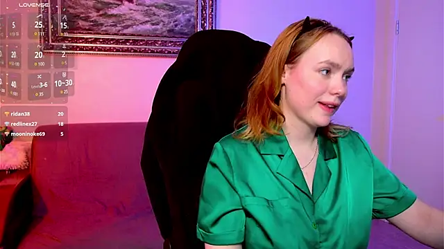 Snapshot of Kari_Lunna chatting on 12.14.24 Kari Lunna online show from 12.14.24