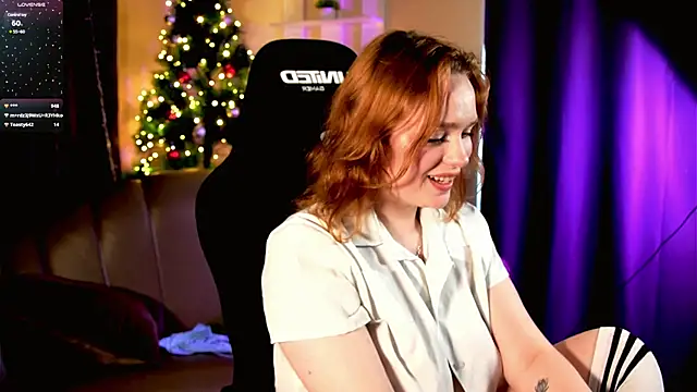 Snapshot of Kari_Lunna chatting on 12.19.24 Kari Lunna online show from 12.19.24