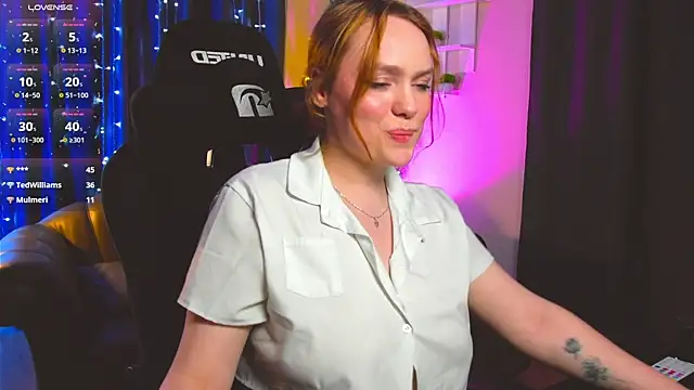 Snapshot of Kari_Lunna chatting on 12.20.24 Kari Lunna online show from 12.20.24