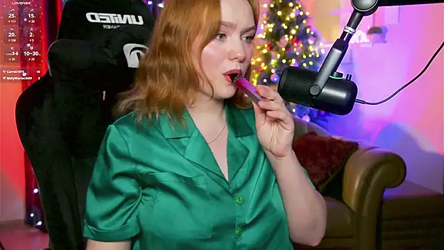 Snapshot of Kari_Lunna chatting on 12.21.24 Kari Lunna online show from 12.21.24