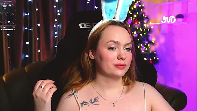 Snapshot of Kari_Lunna chatting on 12.25.24 Kari Lunna online show from 12.25.24