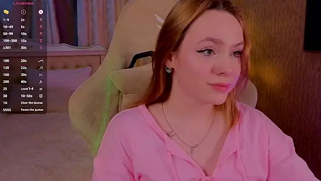 Snapshot of Kari_Lunna chatting on 01.05.25 Kari Lunna online show from 01.05.25