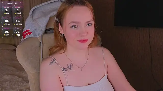 Snapshot of Kari_Lunna chatting on 01.11.25 Kari Lunna online show from 01.11.25