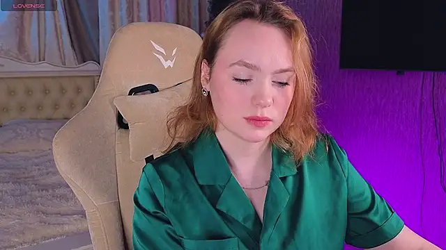 Snapshot of Kari_Lunna chatting on 01.17.25 Kari Lunna online show from 01.17.25