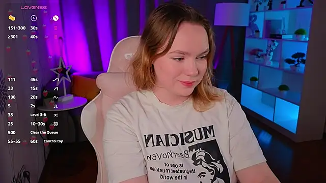 Snapshot of Kari_Lunna chatting on 09.19.25 Kari Lunna online show from 09.19.25
