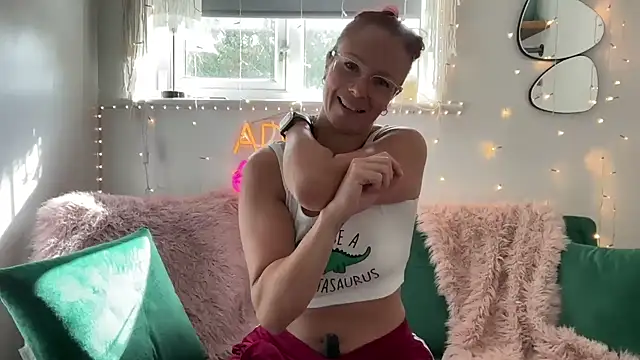 Snapshot of MelodyRoseUk chatting on 09.11.25 MelodyRoseUk online show from 09.11.25