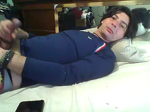 Snapshot of frank32love chatting on 02.13.26 frank32love online show from 02.13.26