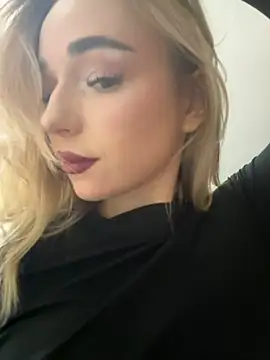 Snapshot of Eva_Millss chatting on 12.22.24 Eva Millss online show from 12.22.24