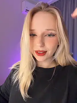 Snapshot of Eva_Millss chatting on 09.12.25 Eva Millss online show from 09.12.25