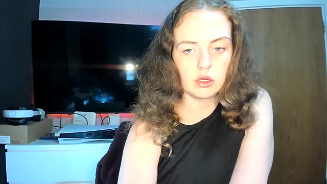 Snapshot of ENGLISHEMILY_69 chatting on 12.10.24 ENGLISHEMILY 69 online show from 12.10.24