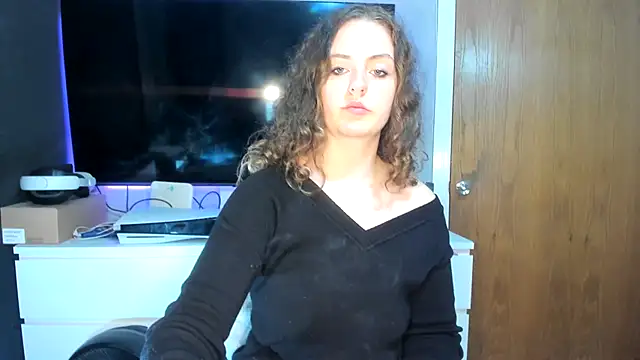 Snapshot of ENGLISHEMILY_69 chatting on 12.12.24 ENGLISHEMILY 69 online show from 12.12.24