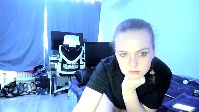 Snapshot of ENGLISHEMILY_69 chatting on 01.22.25 ENGLISHEMILY 69 online show from 01.22.25