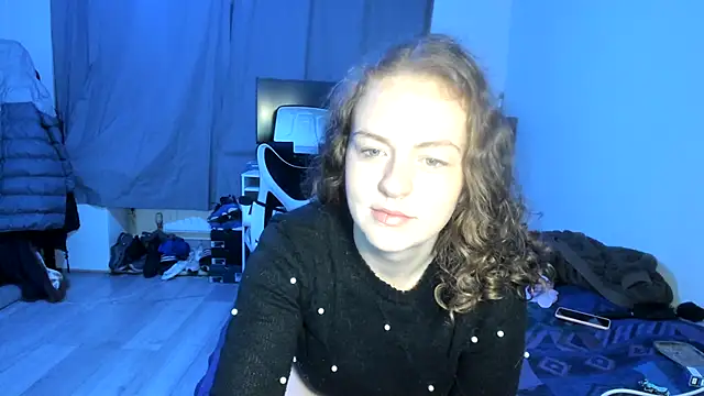 Snapshot of ENGLISHEMILY_69 chatting on 02.10.25 ENGLISHEMILY 69 online show from 02.10.25