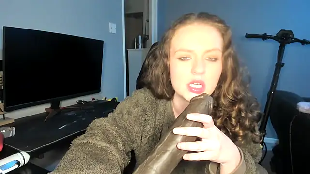 Snapshot of ENGLISHEMILY_69 chatting on 02.20.25 ENGLISHEMILY 69 online show from 02.20.25