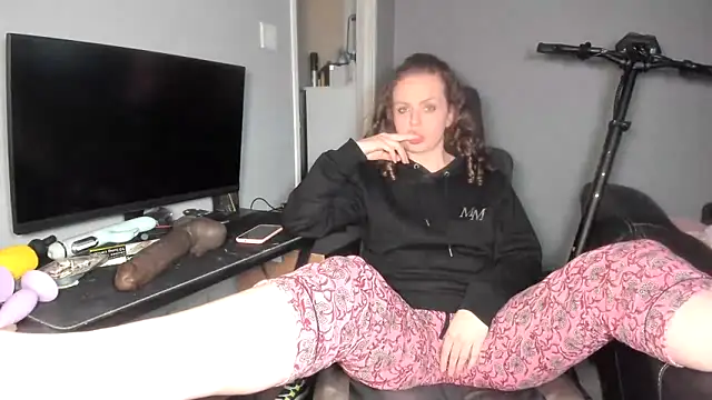 Snapshot of ENGLISHEMILY_69 chatting on 02.25.25 ENGLISHEMILY 69 online show from 02.25.25