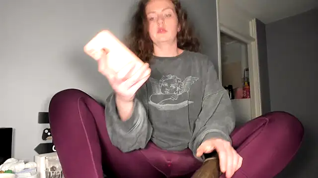 Snapshot of ENGLISHEMILY_69 chatting on 03.04.25 ENGLISHEMILY 69 online show from 03.04.25