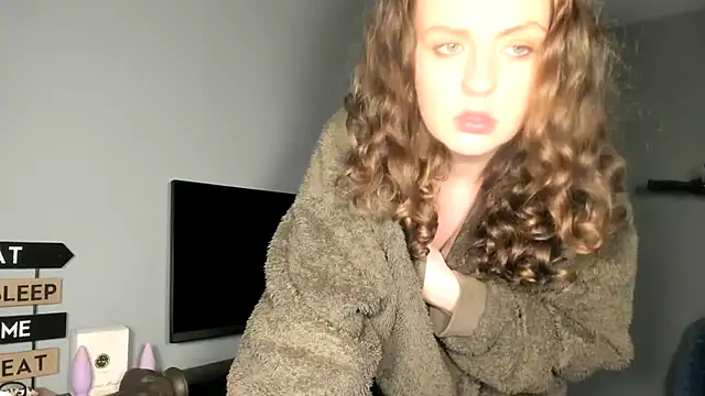Snapshot of ENGLISHEMILY_69 chatting on 03.05.25 ENGLISHEMILY 69 online show from 03.05.25