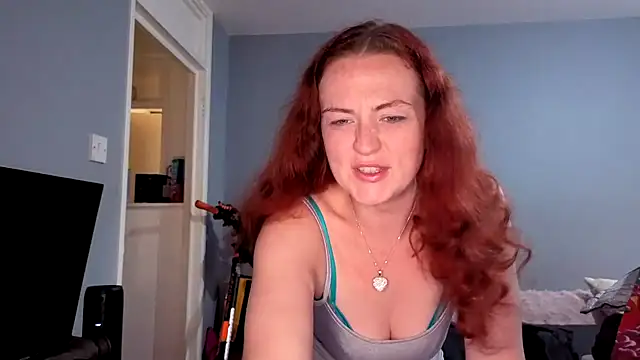 Snapshot of ENGLISHEMILY_69 chatting on 09.17.25 ENGLISHEMILY 69 online show from 09.17.25