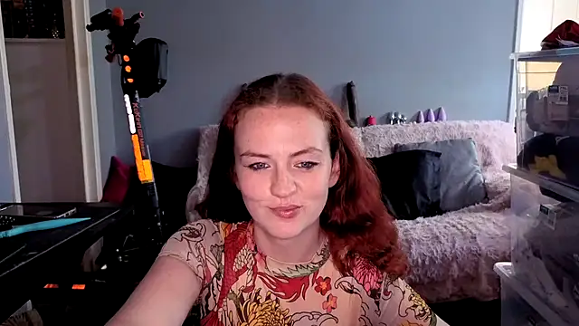 Snapshot of ENGLISHEMILY_69 chatting on 10.09.25 ENGLISHEMILY 69 online show from 10.09.25