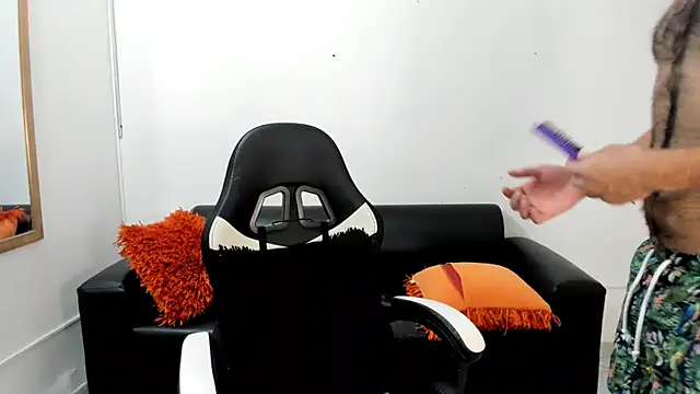 Snapshot of JuanDiegoKing chatting on 03.21.25 JuanDiegoKing online show from 03.21.25
