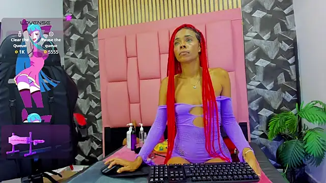 Snapshot of Brithanyslim chatting on 04.28.26 Brithanyslim online show from 04.28.26