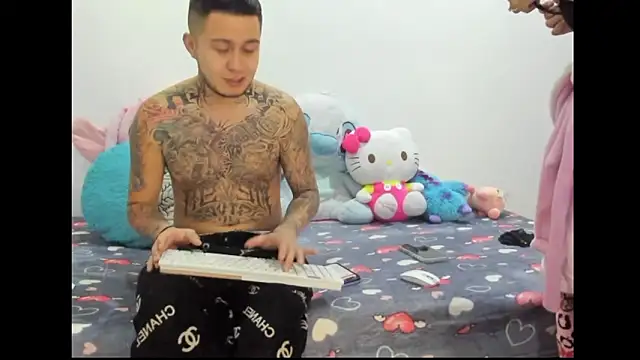 Snapshot of tamy_ian chatting on 02.16.26 tamy ian online show from 02.16.26