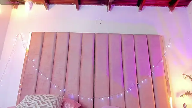 Snapshot of VICTORIA_RASH chatting on 01.22.25 VICTORIA RASH online show from 01.22.25