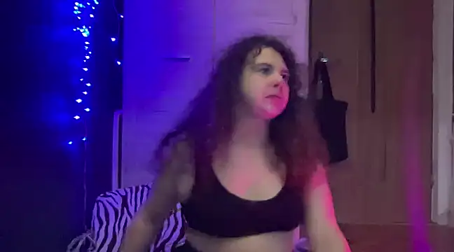 Snapshot of Luna_Artemis chatting on 12.23.24 Luna Artemis online show from 12.23.24