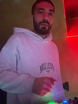 Snapshot of djtimka chatting on 11.08.25 djtimka online show from 11.08.25